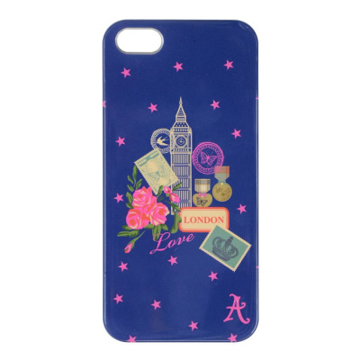 Granatowe etui Accessorize do iPhone 5/5s/SE z motywem Big Bena, różami, znaczkami pocztowymi i napisem London Love, ozdobione różowymi gwiazdkami.