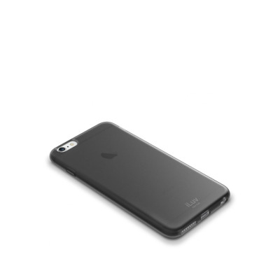 Czarne etui iLuv Gelato do iPhone 6/6S Plus w widoku z tyłu, ukazujące wycięcie na aparat, logo marki oraz dostęp do portu ładowania na dolnej krawędzi.