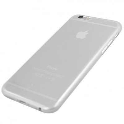 Bezbarwne etui Pinlo Slice 3 na iPhone 6 Plus lub 6s Plus, widok na tylny panel z wycięciem na aparat oraz odsłoniętymi przyciskami bocznymi urządzenia.