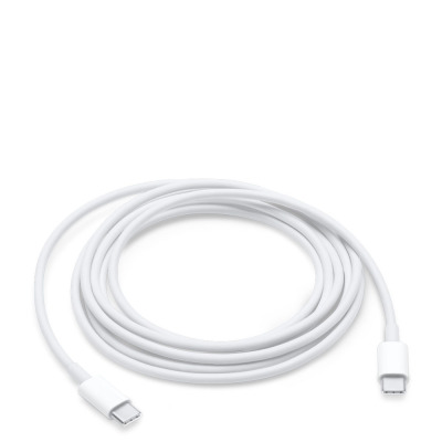Biały przewód Apple USB-C o długości 2 metrów zwinięty w okrąg, z widocznymi wtyczkami USB-C na obu końcach kabla zasilającego do urządzeń Apple.