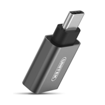 Adapter USB Typ-C na USB marki Unitek w kolorze szarym, widoczny z dwóch stron, prezentujący złącze USB-C oraz port USB-A z niebieskim wnętrzem.
