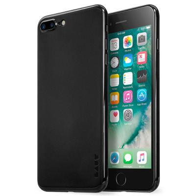 Czarne etui Laut Slimskin na iPhone 8 Plus i 7 Plus, ukazujące tył z wycięciem na aparat oraz przód urządzenia z włączonym ekranem głównym systemu iOS.