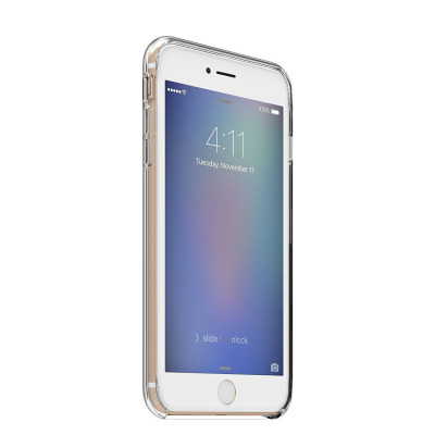 Przezroczyste etui Mophie nałożone na iPhone 7/8 Plus w kolorze złotym, widok z boku pod kątem na ekran z wyświetlonym zegarem i napisem slide to unlock.