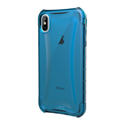 Niebieskie przeźroczyste etui UAG Plyo na iPhone Xs Max z widoczną wyspą aparatów, logo Apple na obudowie telefonu oraz logotypem marki UAG u dołu plecków.