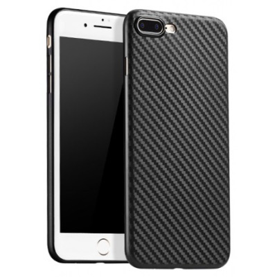 Czarne etui Hoco Ultra Thin Carbon Fiber do iPhone 7/8 Plus, prezentujące tył z wycięciem na podwójny aparat oraz przedni panel telefonu z ekranem.