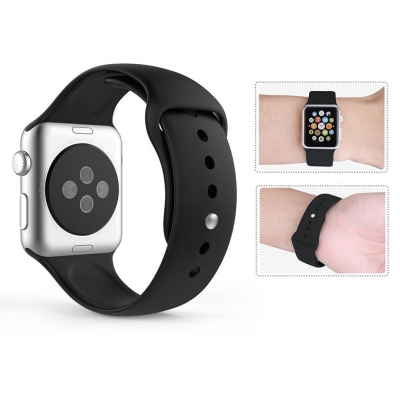 Czarna silikonowa opaska Tech-Protect do Apple Watch, widoczna od strony wewnętrznej z zapięciem oraz w dwóch mniejszych ujęciach na nadgarstku użytkownika.