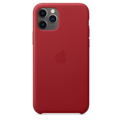 Czerwone etui skórzane Apple do iPhone 11 Pro z wytłoczonym logo producenta na środku oraz wycięciem na potrójny aparat fotograficzny z lampą błyskową.