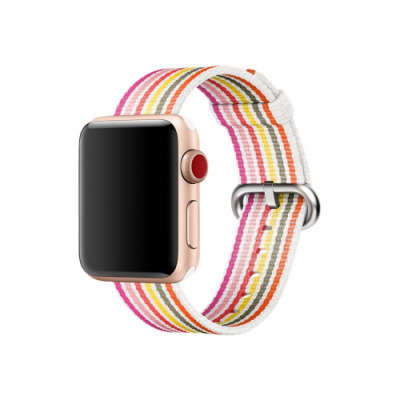 Złoty Apple Watch z czerwonym przyciskiem korony oraz wielokolorowy pasek w paski w odcieniach różu, pomarańczu i beżu, widok z boku na zapięcie.