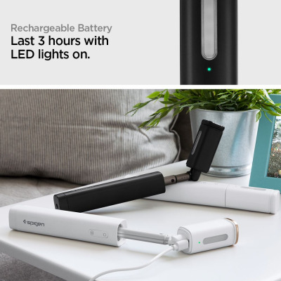Selfie stick Spigen S550W LED w kolorach czarnym i białym, ładowany kablem USB, z widocznym wskaźnikiem naładowania i napisem o 3-godzinnej pracy z diodami.