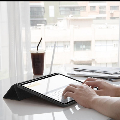 Etui do iPad Pro 11 1/2/3/4 gen. Spigen Urban Fit - czarne