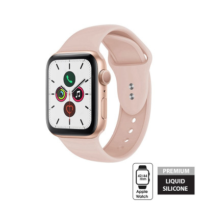 Pasek Crong Liquid Band w kolorze piaskowego różu założony na zegarek Apple Watch z kopertą w odcieniu różowego złota, widok z boku na zapięcie i tarczę.