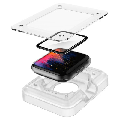 Zestaw dwóch szkieł hybrydowych Spigen ProFlex EZ Fit do Apple Watch 44mm z tacką montażową, prezentujący proces nakładania ochrony na kopertę zegarka.