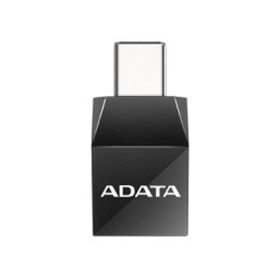 Czarny adapter Adata USB-C na USB-A 3.1 z widocznym logo producenta na obudowie, ukazujący wtyk USB-C skierowany ku górze na jednolitym tle.