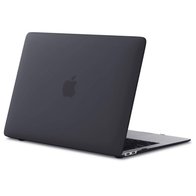 Czarne etui Tech-Protect SmartShell nałożone na Apple MacBook Air 13, ukazujące matową powierzchnię z wycięciem na porty boczne w widoku z perspektywy.