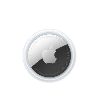Lokalizator Apple AirTag w kolorze srebrno-białym, widok od góry na metalową obudowę z logo Apple oraz napisem AirTag, Ultra Wideband i Bluetooth LE.