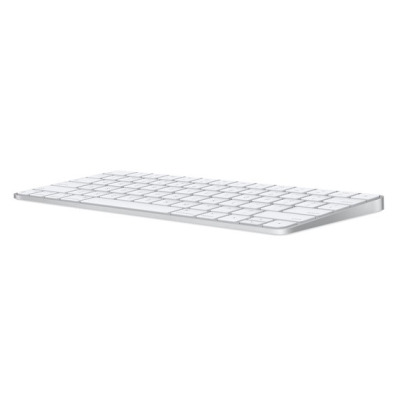Bezprzewodowa klawiatura Apple Magic Keyboard w kolorze białym, ujęta z niskiego kąta, ukazująca smukły profil oraz układ klawiszy w jasnej tonacji.