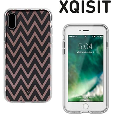 Etui XQISIT Flex Shell do iPhone X oraz XS z czarno-różowym wzorem w zygzaki, ukazujące wycięcie na aparat oraz logo marki w dolnej części obudowy.