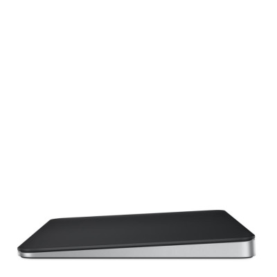 Apple Magic Trackpad w kolorze czarnym z powierzchnią Multi-Touch, widoczny pod kątem z profilu, ukazujący smukłą konstrukcję i aluminiową podstawę.
