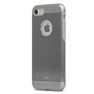 Szare etui Moshi iGlaze Armour do iPhone 7, 8 oraz SE z wycięciem na logo Apple, widok na tylną część obudowy z wbudowaną osłoną aparatu i napisem moshi.