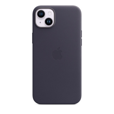 Atramentowe etui skórzane Apple do iPhone 14 Plus z wytłoczonym logo producenta na środku oraz wycięciem na tylną wyspę z dwoma obiektywami aparatów.