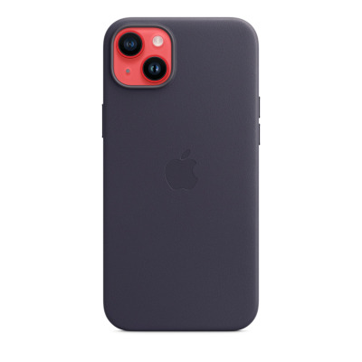 Atramentowe etui skórzane Apple do iPhone 14 Plus z wyciętą wyspą aparatów w kontrastowym czerwonym kolorze oraz wytłoczonym logo Apple na środku plecków.