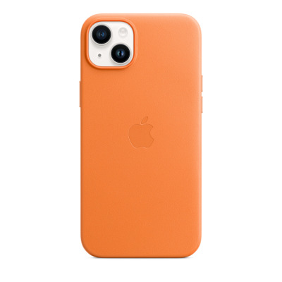 Pomarańczowe skórzane etui Apple do iPhone 14 Plus z wycięciem na wyspę aparatów i wytłoczonym logo Apple na środku plecków, widok na tylną część obudowy.