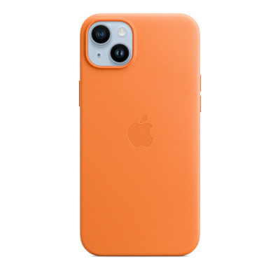 Pomarańczowe etui skórzane Apple do iPhone 14 Plus z wycięciem na wyspę aparatów i wytłoczonym logo Apple na środku plecków, widok na tylny panel urządzenia.