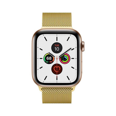 Złoty pasek Crong Milano Steel ze stali nierdzewnej o splocie mediolańskim założony na kopertę Apple Watch z tarczą typu California, widok z profilu na