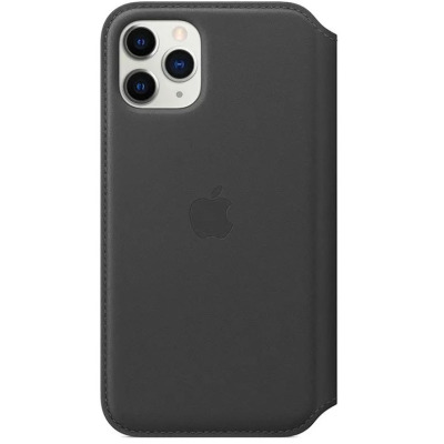 Czarne skórzane etui typu folio Apple do iPhone 11 Pro z widocznym logo producenta na środku oraz wycięciem na potrójny aparat fotograficzny.