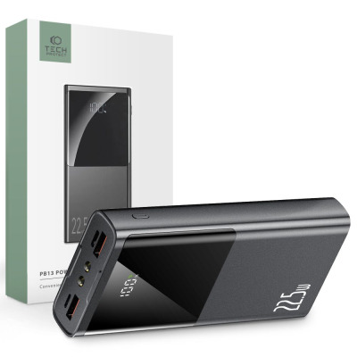 Szary powerbank Tech-Protect PB13 o mocy 22,5W z wyświetlaczem LED pokazującym 100% naładowania, widoczne porty USB i opakowanie z logo producenta.