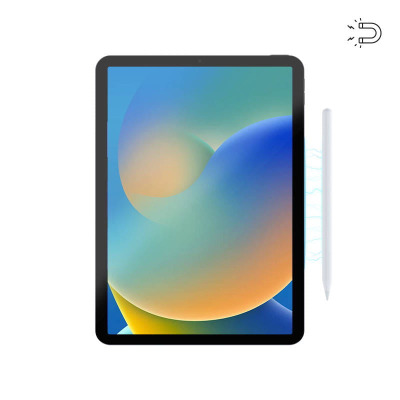 Biały rysik JCPAL AccuPen Smart Magnetic Stylus przymocowany magnetycznie do boku tabletu iPad z kolorową tapetą, widoczna ikona ładowania indukcyjnego.