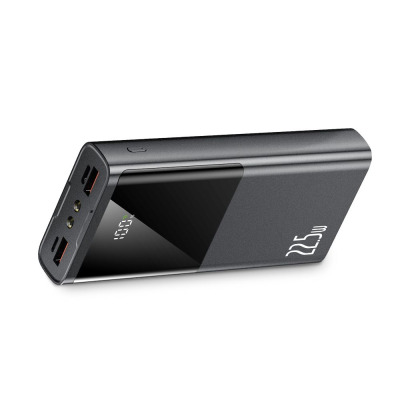 Szary powerbank Tech-Protect PB13 o mocy 22,5W z wyświetlaczem LED pokazującym 100% naładowania, widoczne porty USB i opakowanie z logo producenta.