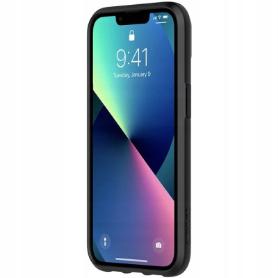 Czarne etui ochronne Griffin Survivor na iPhone 13, ukazane w ujęciu pod kątem, z widocznym ekranem blokady telefonu i logotypem marki na bocznej krawędzi.