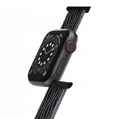 Pasek LifeProof do Apple Watch 44-49 mm w czarny wzór, prezentowany z przodu i z tyłu wraz z kopertą zegarka oraz szarym wariantem kolorystycznym paska.