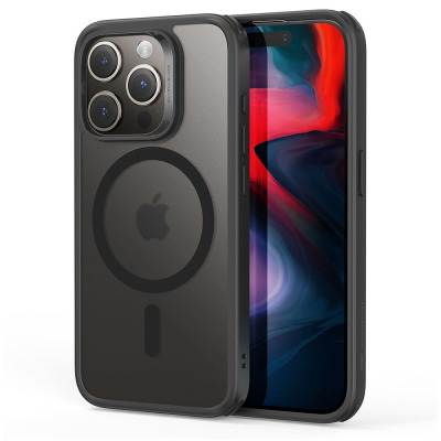 Czarne etui ESR Hybrid z MagSafe do iPhone 15 Pro Max, ukazujące matowe plecki z pierścieniem magnetycznym oraz precyzyjne wycięcia na wyspę aparatów.