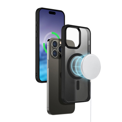 Czarne etui Crong Hybrid Frost MAG do iPhone 15 z widocznym pierścieniem MagSafe oraz telefon z wyświetlaczem pokazującym ikonę ładowania 75 procent.