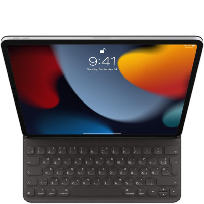 Czarna klawiatura Apple Smart Keyboard Folio z ukraińskim układem klawiszy podłączona do tabletu iPad Pro 12.9, widok z góry na ekran z godziną 9:41.