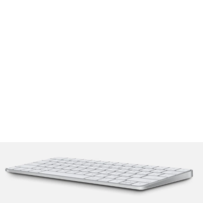 Bezprzewodowa klawiatura Apple Magic Keyboard w układzie portugalskim, widoczna z boku pod niskim kątem, prezentująca smukły profil i białe klawisze.