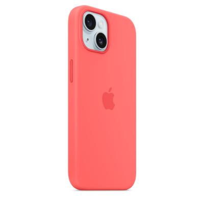 Silikonowe etui Apple MagSafe w kolorze guava do iPhone 15, widok na tylny panel z charakterystyczną wyspą aparatów oraz centralnie umieszczonym logo Apple.