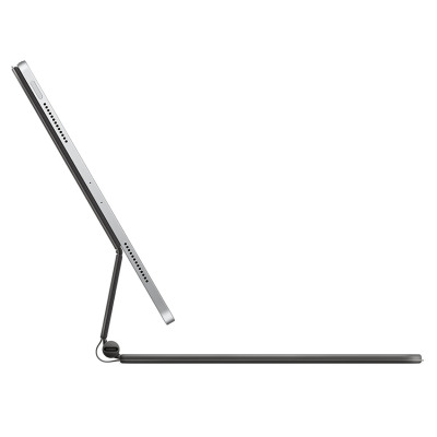 Czarna klawiatura Magic Keyboard Apple do iPada Pro 11 w widoku z boku, ukazująca magnetyczne zawieszenie tabletu oraz zintegrowany port USB-C w zawiasie.