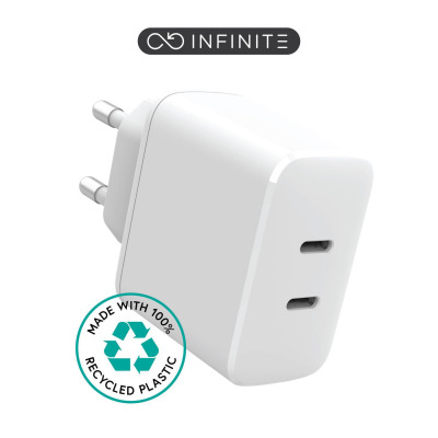 Biała ładowarka sieciowa eSTUFF INFINITE USB-C 35W z dwoma portami, wtyczką europejską oraz logotypem Made with 100% Recycled Plastic na białym tle.
