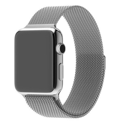 Srebrna bransoleta mediolańska Apple ze stali nierdzewnej do Apple Watch 44/45/49 mm z charakterystycznym drobnym splotem oraz magnetycznym zapięciem.