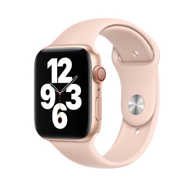 Silikonowy pasek Apple do zegarka Apple Watch 45mm w kolorze piaskowy róż, ukazujący rząd otworów do regulacji zapięcia oraz metalowy pin mocujący.