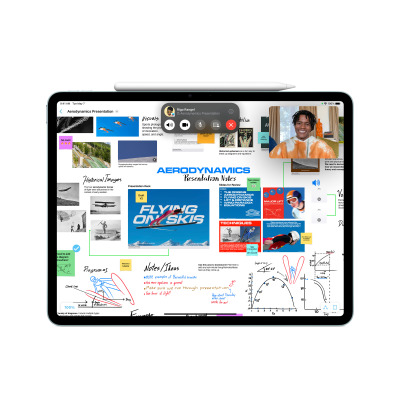 Apple Pencil Pro spoczywa na górnej krawędzi tabletu iPad, na którym wyświetlana jest prezentacja Aerodynamics z notatkami, wykresami i oknem wideokonferencji.
