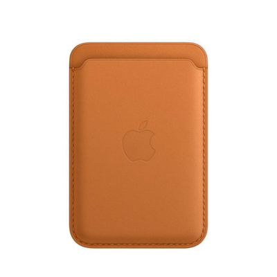 Skórzany portfel Apple z MagSafe w kolorze złocisty brąz, z wytłoczonym logo Apple na środku, widok na przednią część akcesorium kompatybilnego z iPhone.
