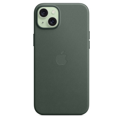 Etui Apple FineWoven w kolorze wieczna zieleń do iPhone 15 z widoczną wyspą aparatów, logiem Apple na środku oraz zintegrowanym systemem magnetycznym MagSafe.