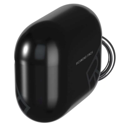 Czarne etui Richmond Finch do AirPods Pro z połyskującą powierzchnią, nadrukowanym logo marki oraz dołączonym metalowym kółkiem do kluczy na boku.