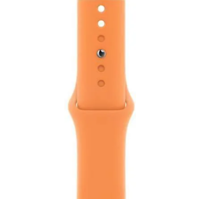 Pomarańczowy pasek silikonowy Apple do zegarka Apple Watch w kolorze Marigold z widocznym metalowym trzpieniem zapięcia oraz rzędem otworów regulacyjnych.