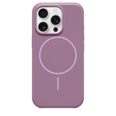 Fioletowe etui Beats z MagSafe do iPhone 16 Pro, widok na tył urządzenia z charakterystycznym okręgiem ładowania i wycięciem na potrójny aparat fotograficzny.
