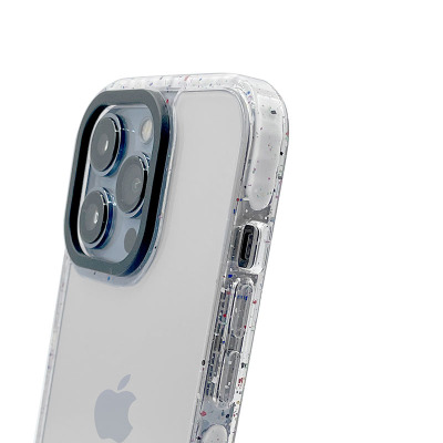 Przezroczyste etui PURO ICON Re-Cover do iPhone 14 Plus z drobinkami, ukazujące profil telefonu, przyciski boczne oraz czarną ramkę wokół wyspy aparatów.